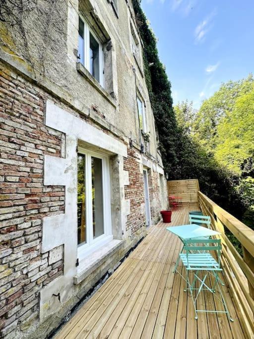 Jungle Appartement Avec Terrasse Laon Exterior photo
